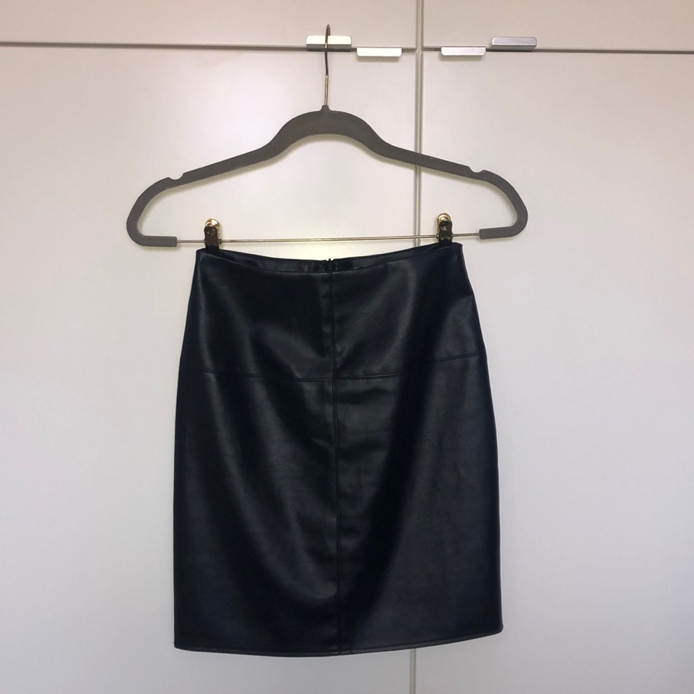 Black faux leather pencil skirt
